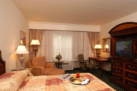 Modern guestroom with king bed at Courtyard by Marriott Saratoga Springs